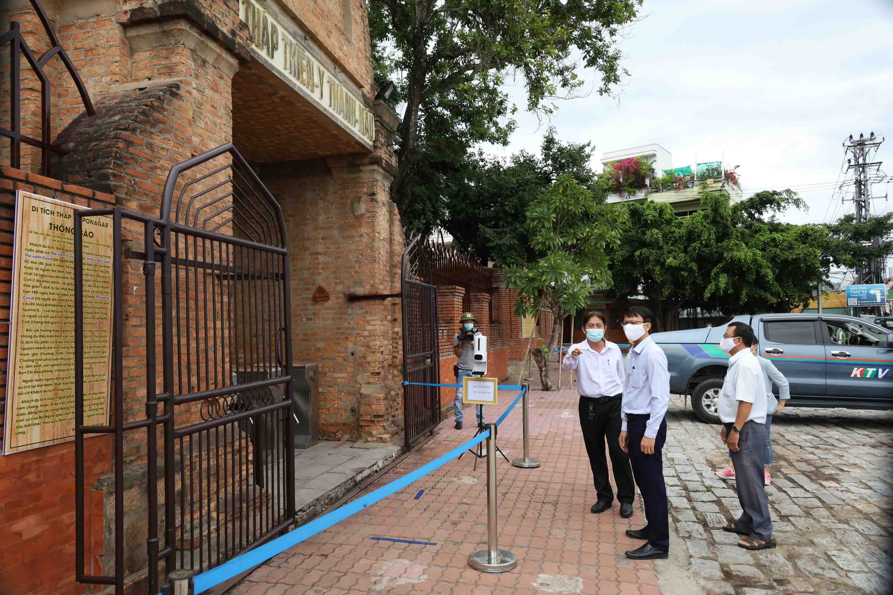 Checking preparations to receive visitors at Ponagar Temple and Hon Chong tourist attraction