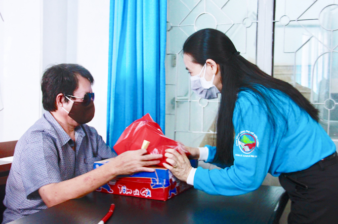 Sharing kindness, reaching out to the visually impaired in face of Covid-19 crisis
