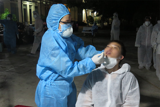 Taking samples for Covid-19 testing in Nha Trang.