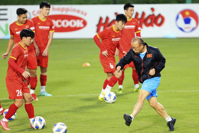 Vietnamese players practicing for the match with Japan (Source: VFF)