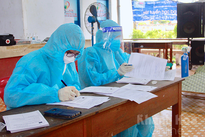 Students are provided certificates of being taken one dose of COVID-19 vaccine.