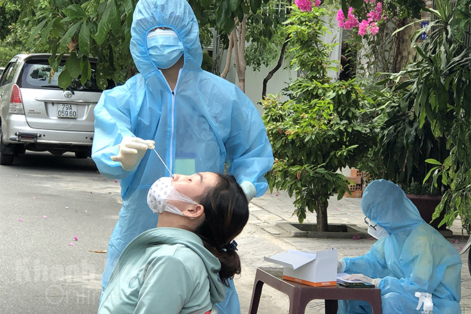 Taking samples for Covid-19 testing in Nha Trang.