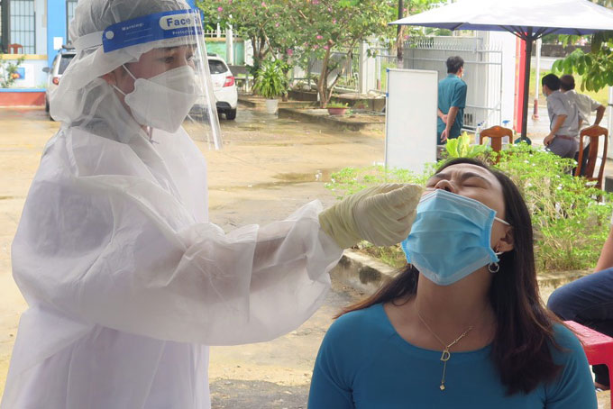 Taking samples for Covid-19 testing in Nha Trang.