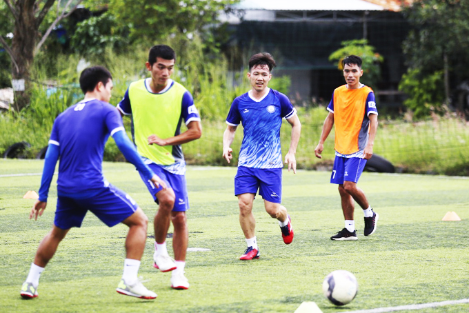 Khanh Hoa Fc players are practicing