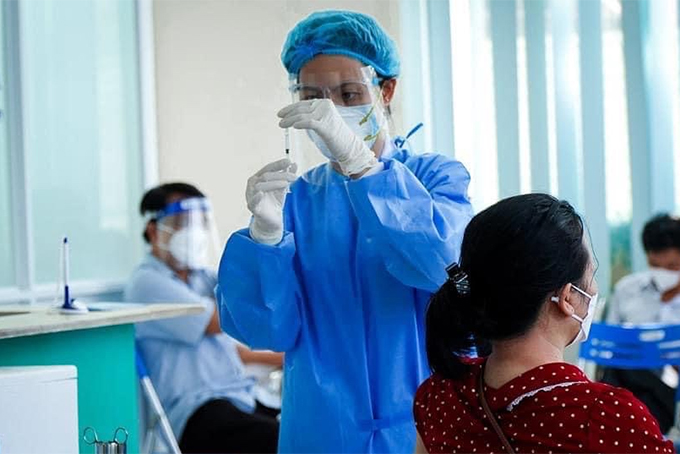 Vaccinating people in Nha Trang