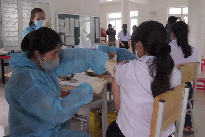 A student gets vaccinated in Nha Trang City