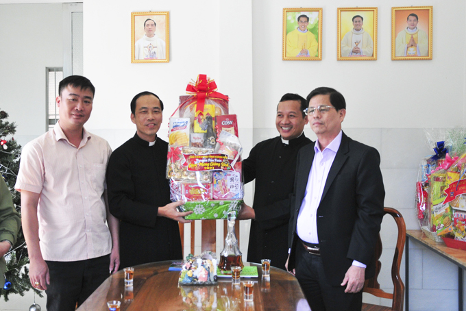 Christmas visit and greetings to Khanh Son Church