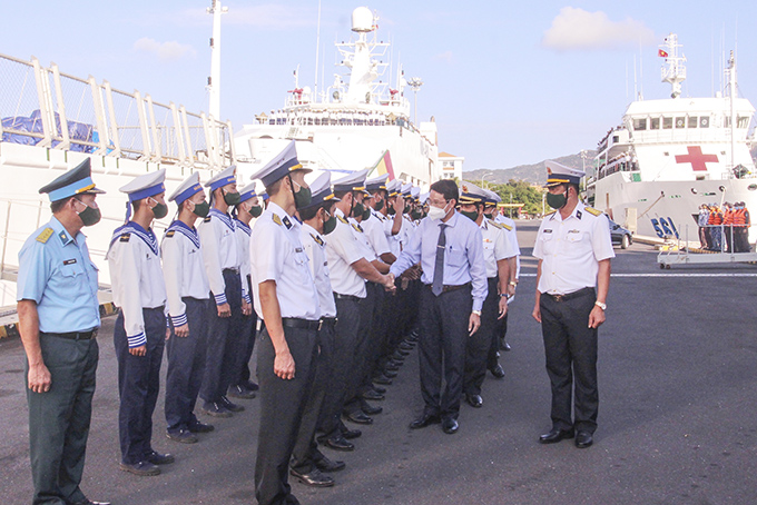 Bringing New Year festive season atmosphere to Spratly Islands