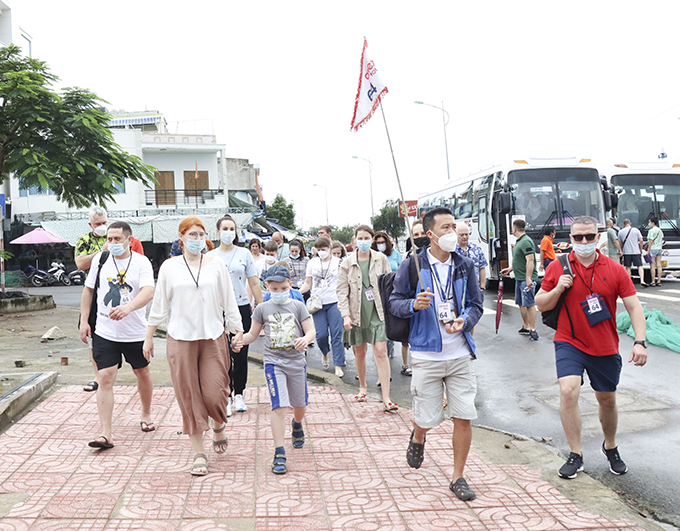 Russian tourists visit Nha Trang