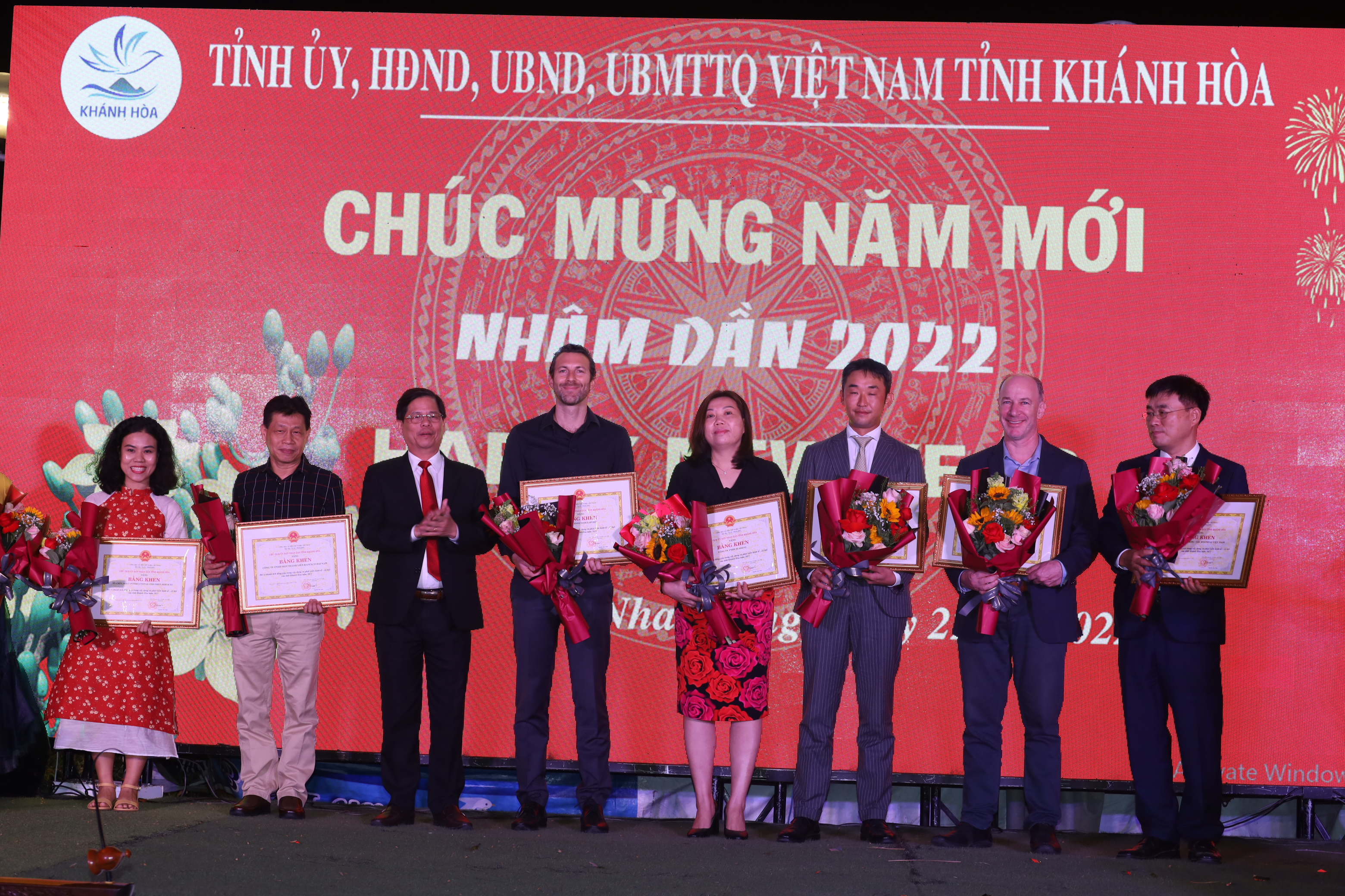 New Year meeting 2022 with foreign visitors and overseas Vietnamese