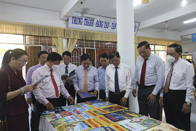 Khanh Hoa’s leaderships attending Spring Newspaper Festival 2022