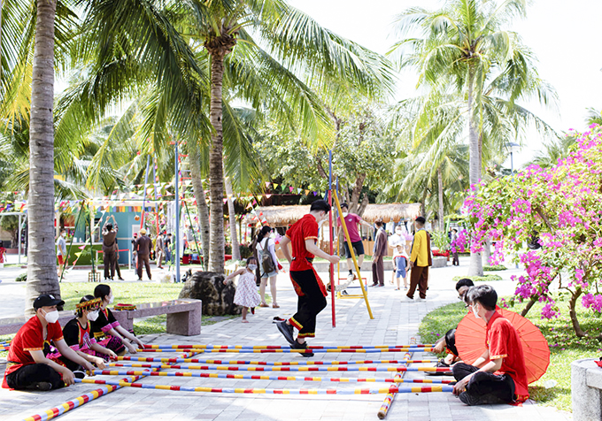 Bamboo pole dance