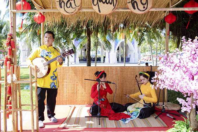 Performance of traditional musical instruments