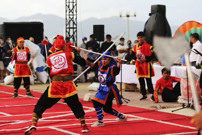 Human chess contest, a unique cultural activity in Nha Trang