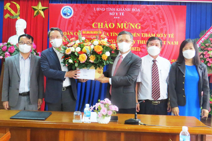 Doctors' Day greetings to medical institutions