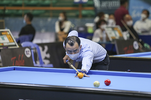 Khanh Hoa players competing in 1-cushion event