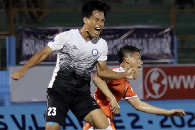 Khanh Hoa FC playing Phu Dong FC at 19/8 Nha Trang Stadium