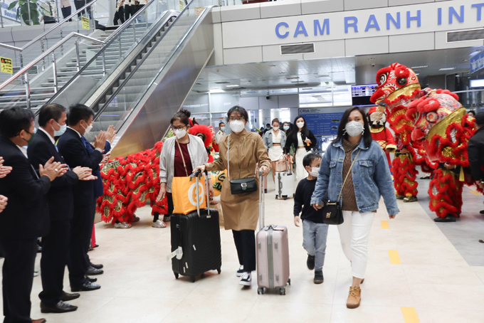 Tourists come to Khanh Hoa on the first day of the Lunar New Year 2022.