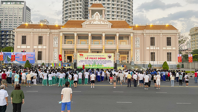 Over 1,000 people run to launch Physical Exercise - Sports Action Month and Olympic Running Day