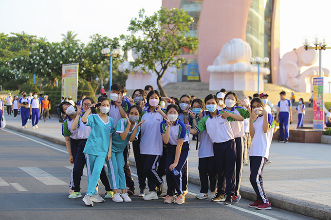 Pupils posing for souvenir photo