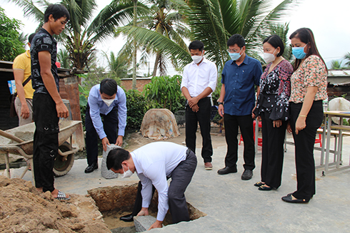Khanh Hoa Newspaper and Khanh Viet Corporation build house for the needy