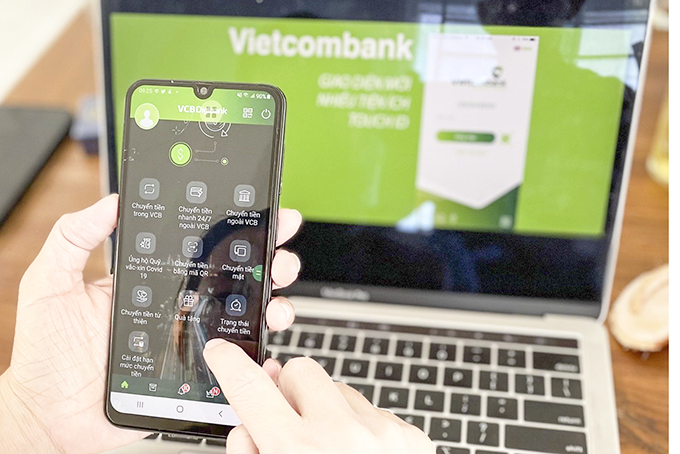 Using banking apps: Convenience and saving