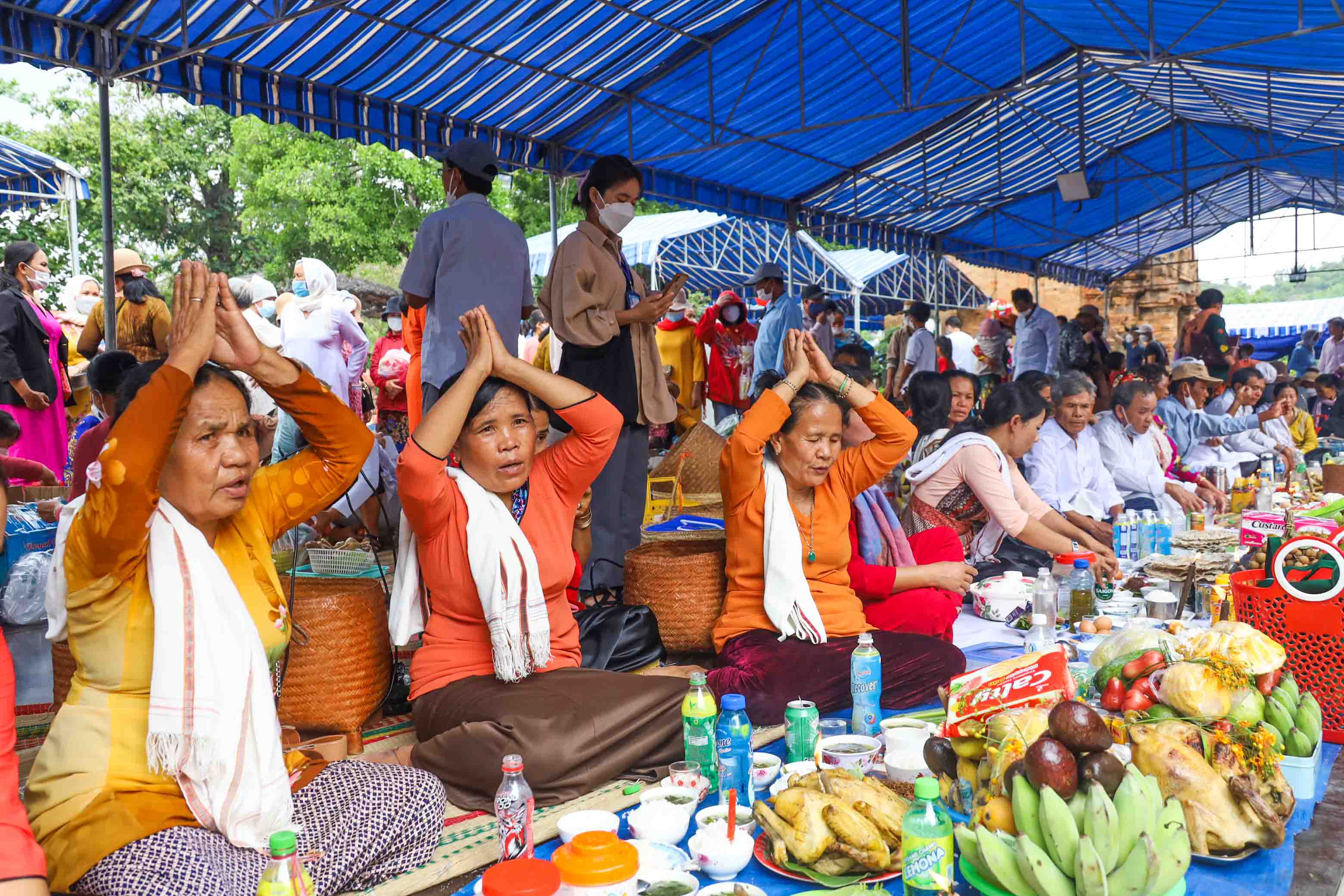 Cham people commemorating the Holy Mother’s merits and praying for good things