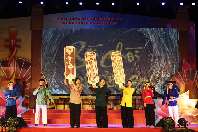 Performance of Hoi An City Bai Choi delegation