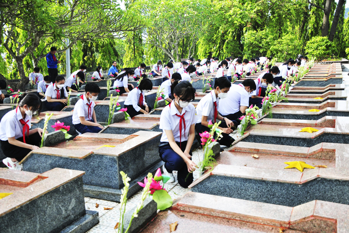 Educating younger generations about revolutionary traditions