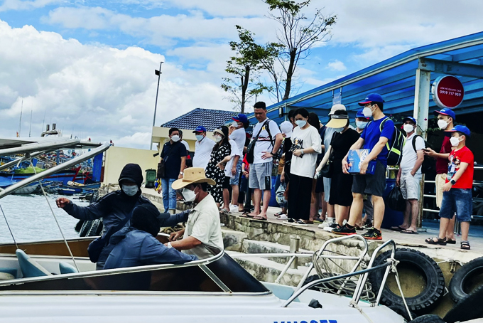 Tourists taking boats to islands