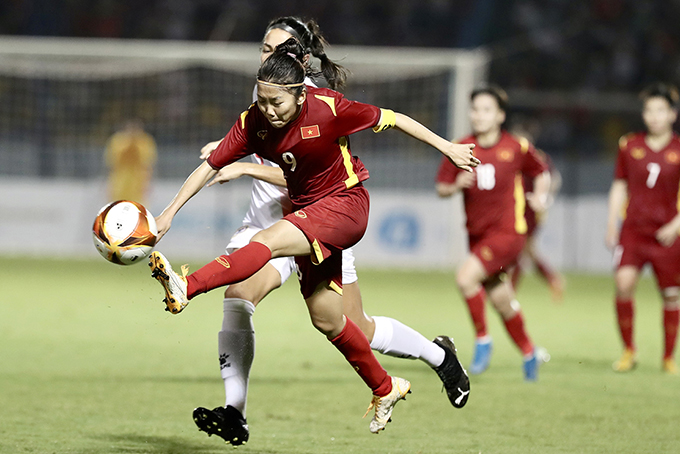 Huynh Nhu (number 9) scores the only goal of the semi-final