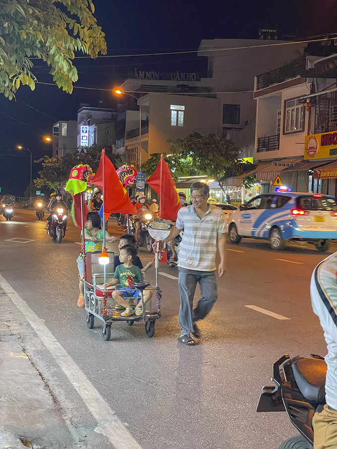 Celebrating on a homemade handcart