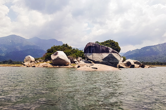 A small lake in Da Ban lake area