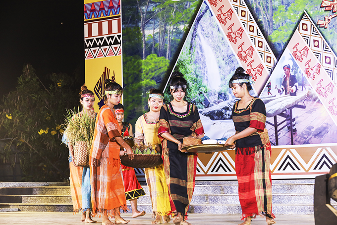 Making traditional festivals become tourism products