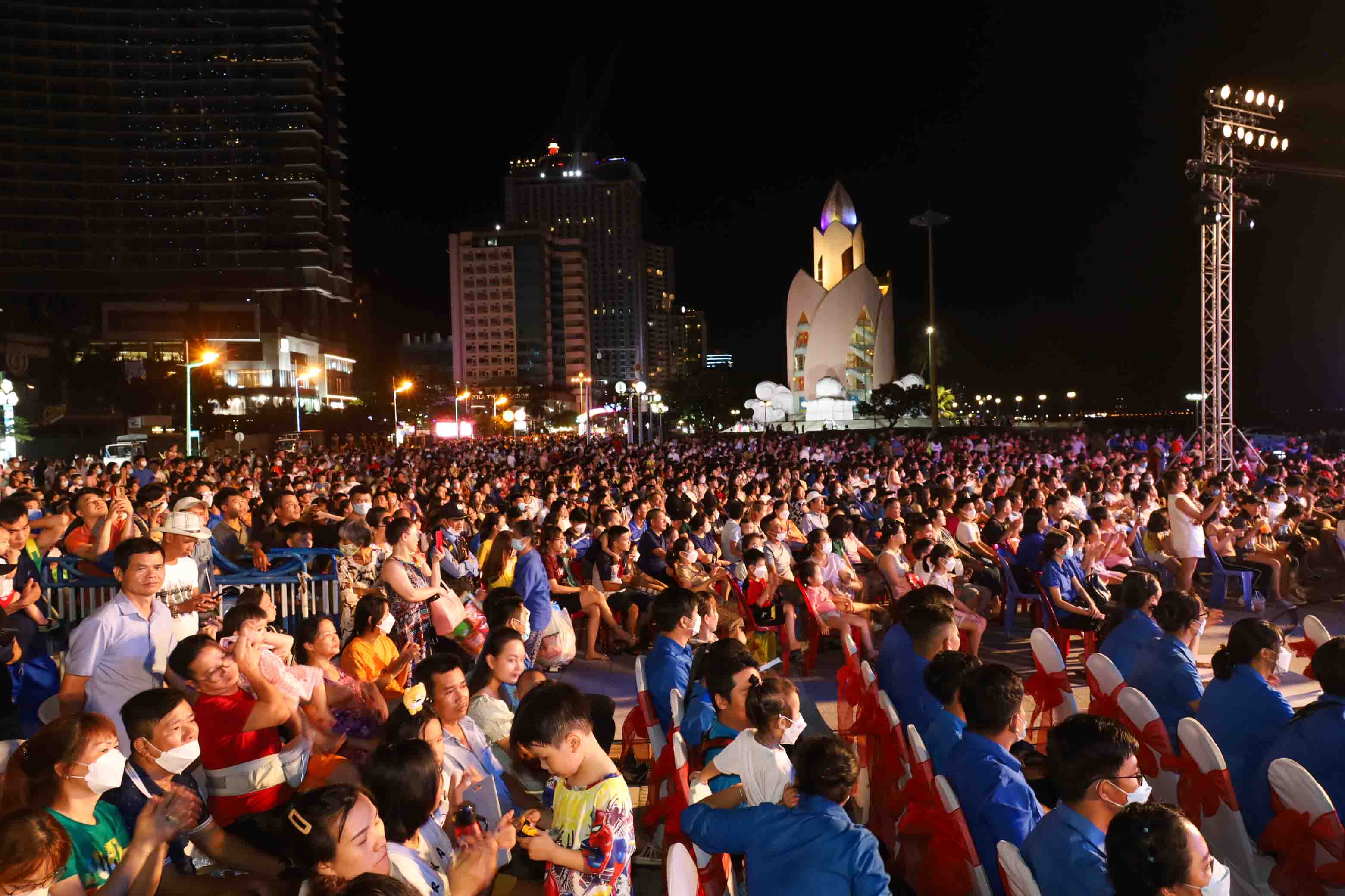 Thousands of audience seeing the event