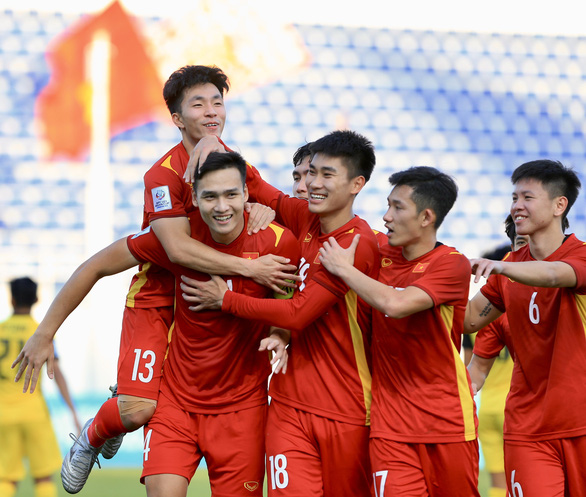 Vietnam U23 players celebrating after scoring (Photo: Huu Tuan)