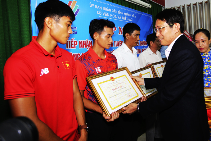 Rewarding excellent coaches and athletes at SEA Games 31