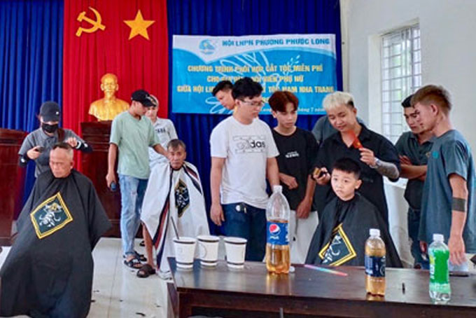 Free haircut for the elderly and children