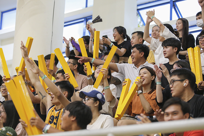 Spectators seeing the match