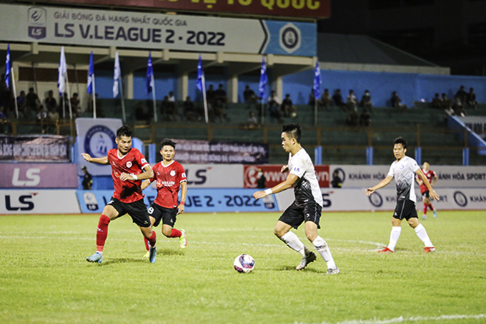 Khanh Hoa FC playing Pho Hien