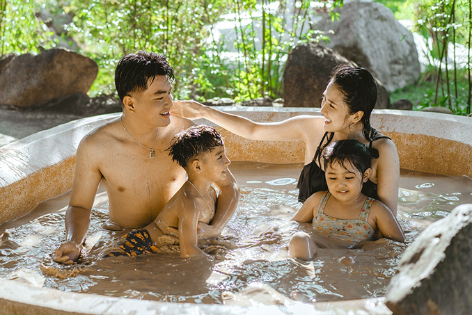 Mud bath in Yang Bay