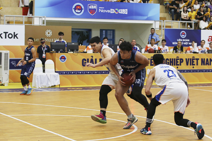 Play-off match between Nha Trang Dolphins and Hanoi Buffalous at the basketball court of Nha Trang University