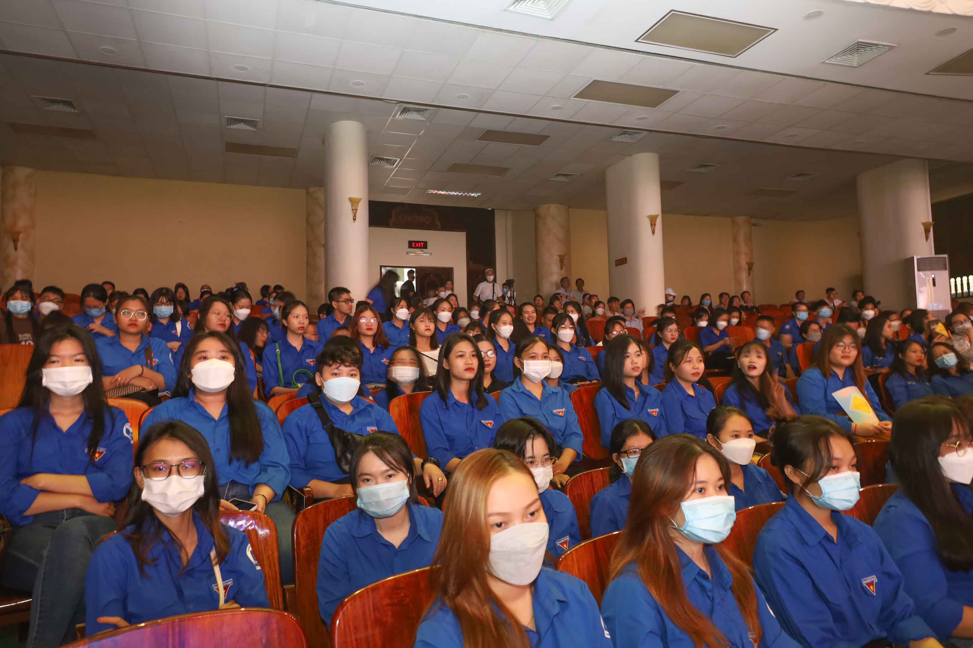 Youth Union members and students seeing the program