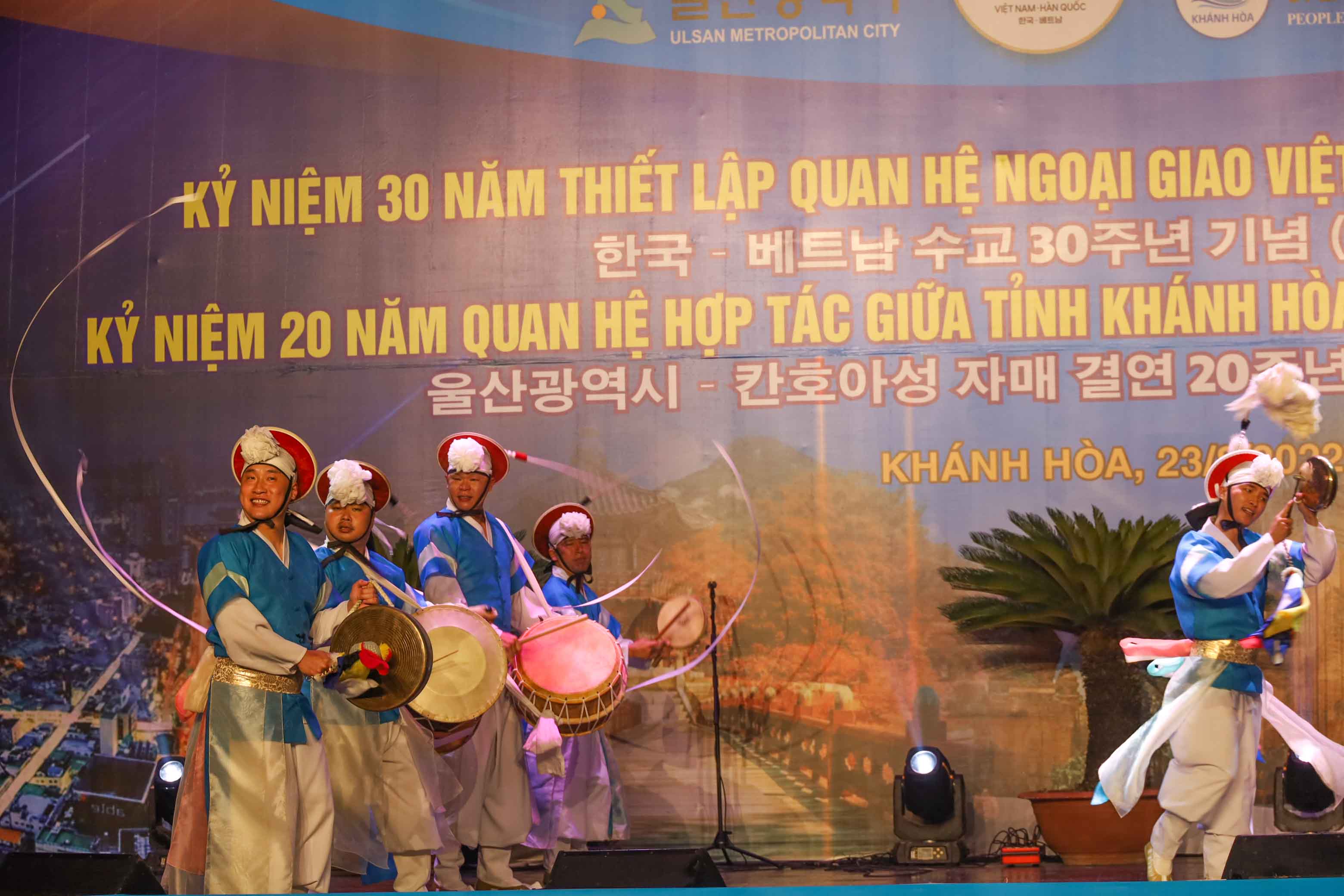 Ulsan City’s artists performing traditional dance with musical instruments