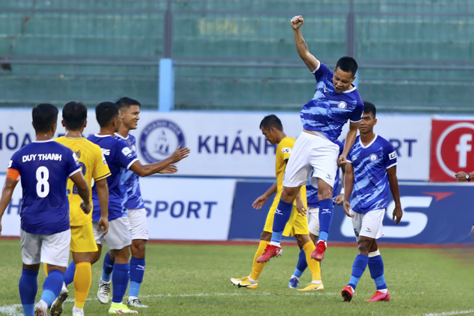 Khanh Hoa FC leading V.League 2
