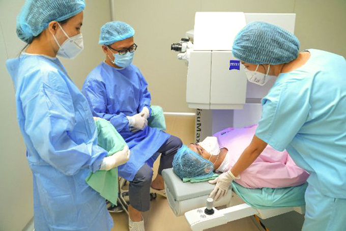 Advanced technologies in treatment of refractive errors