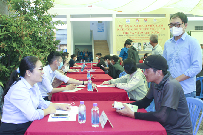 Focus on boosting labor markets