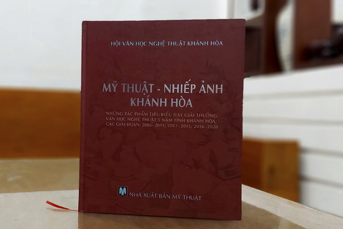 Publication featuring typical works in 15 years of Khanh Hoa's fine arts and photography