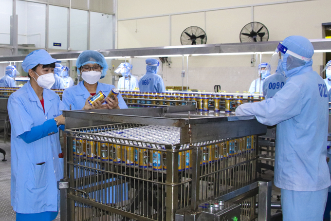 Company leaders checking products at factory