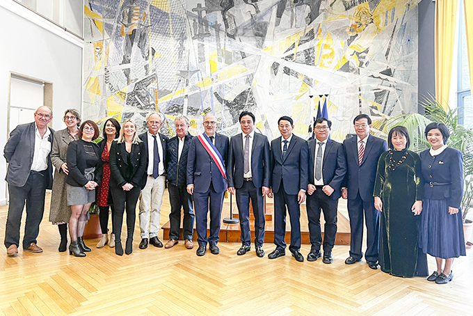 Khanh Hoa leaders pay working visit to Lorient (France)